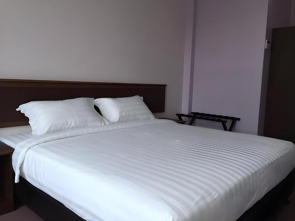 Id Hotel Yayasan Segamat Exteriör bild