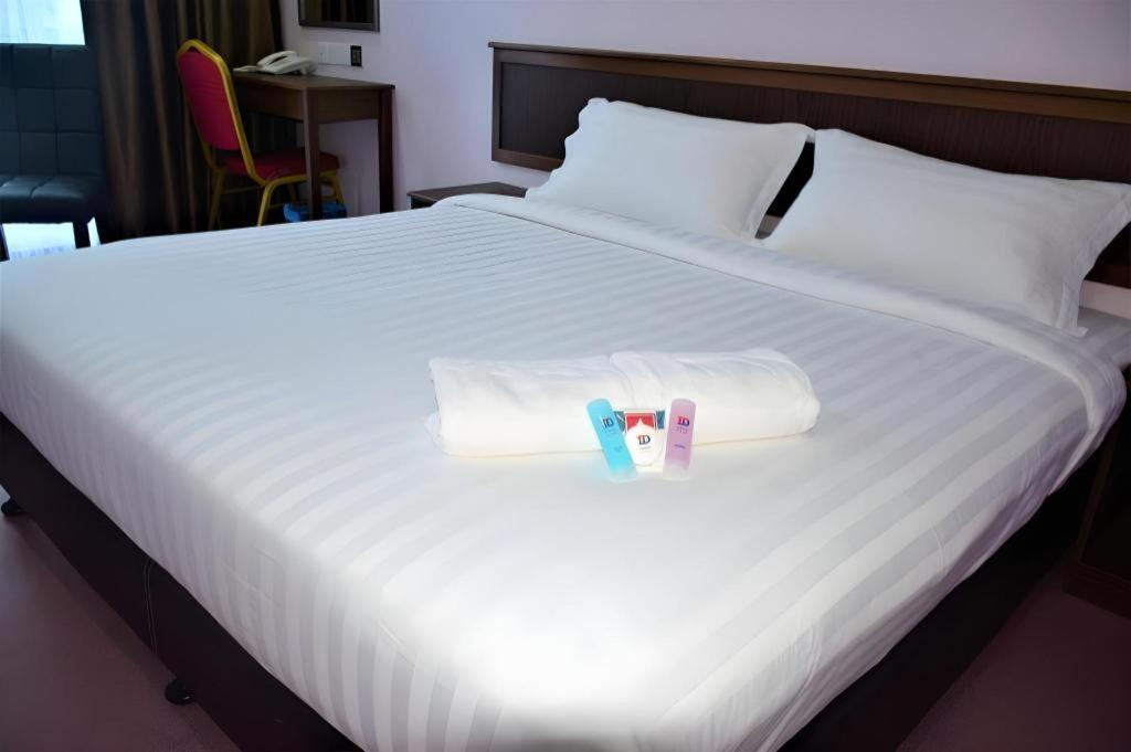 Id Hotel Yayasan Segamat Exteriör bild