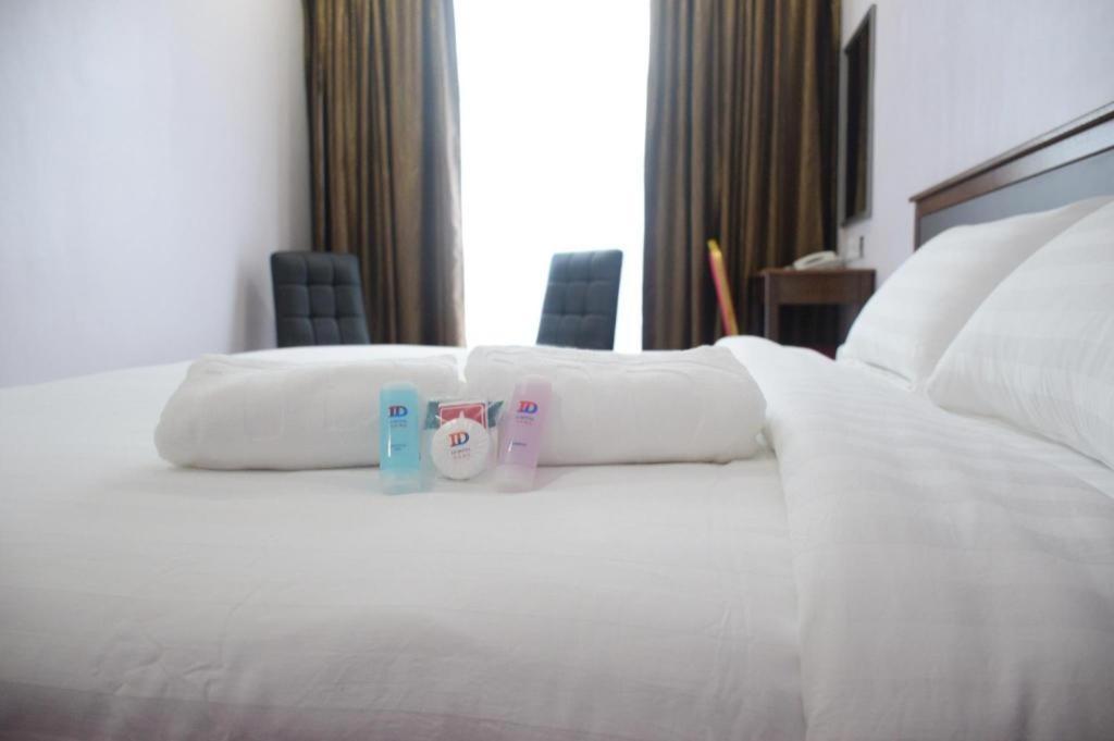 Id Hotel Yayasan Segamat Exteriör bild