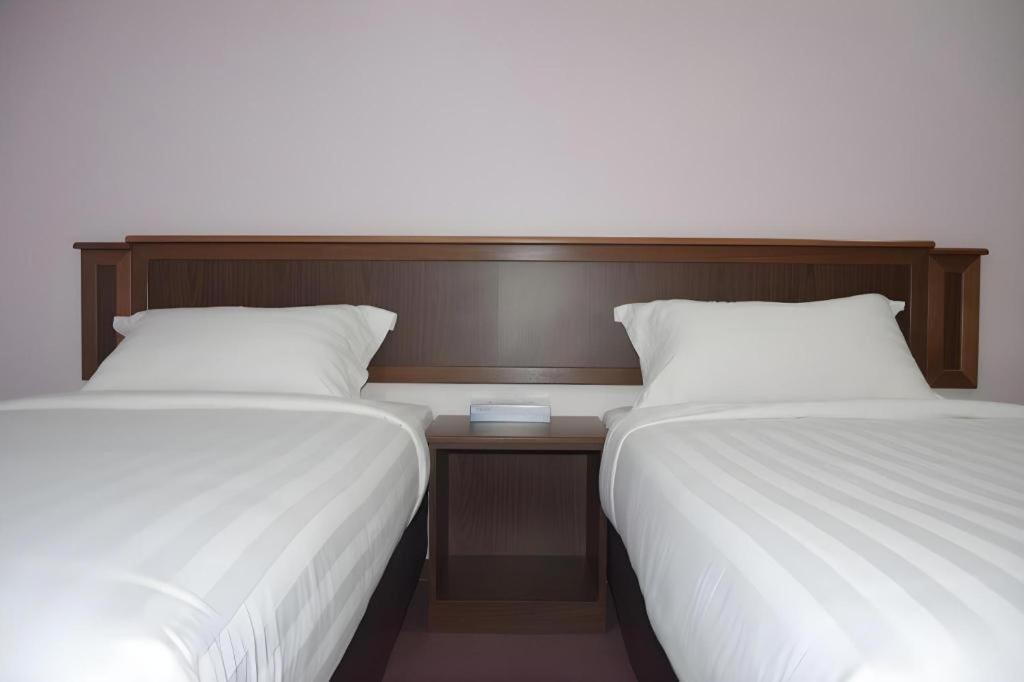 Id Hotel Yayasan Segamat Exteriör bild